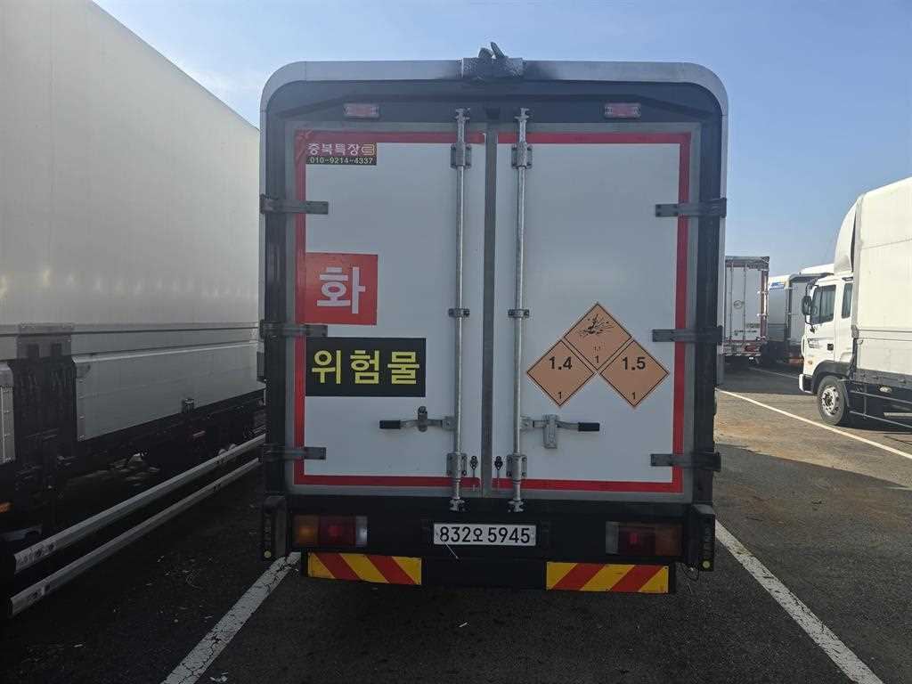 현대 올뉴마이티 3.5톤 윙바디 2018년식 후문 구조