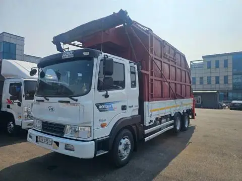 현대 메가트럭 5톤 집게차 2018년식 메가트럭 집게차 운전석 쪽 외관
